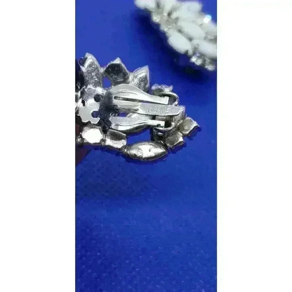 Vintage Earrings Clip White Milk Glass & Clear Rhinestones RARE Signed GALE - Picture 10 of 13